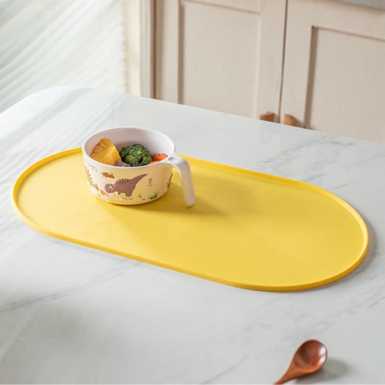 Shuoni silikoonist lauaalune, ümmarguse kujuga, ühetoonilise mustriga, kaasaegne minimalistlik stiil, välja antud 2025. aasta augustis.