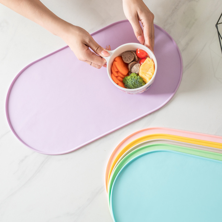 Shuoni silikoonist lauaalune, ümmarguse kujuga, ühetoonilise mustriga, kaasaegne minimalistlik stiil, välja antud 2025. aasta augustis.