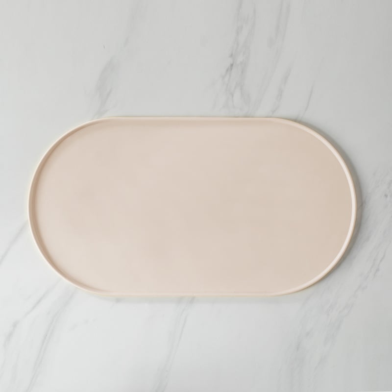 Shuoni silikoonist lauaalune, ümmarguse kujuga, ühetoonilise mustriga, kaasaegne minimalistlik stiil, välja antud 2025. aasta augustis.