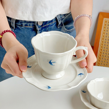 Πιάτο επιδορπίου από πορσελάνη, υπό γλάρωση χρωμάτων, χειροποίητο ζωγραφισμένο, ακανόνιστο σχήμα, κατάλληλο για φούρνο μικροκυμάτων