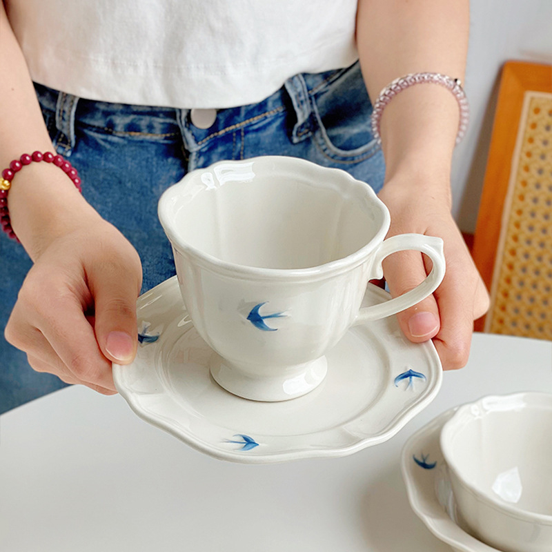 Πιάτο επιδορπίου από πορσελάνη, υπό γλάρωση χρωμάτων, χειροποίητο ζωγραφισμένο, ακανόνιστο σχήμα, κατάλληλο για φούρνο μικροκυμάτων