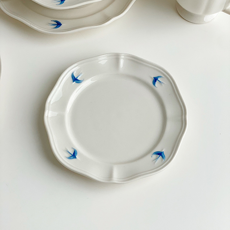 Πιάτο επιδορπίου από πορσελάνη, υπό γλάρωση χρωμάτων, χειροποίητο ζωγραφισμένο, ακανόνιστο σχήμα, κατάλληλο για φούρνο μικροκυμάτων