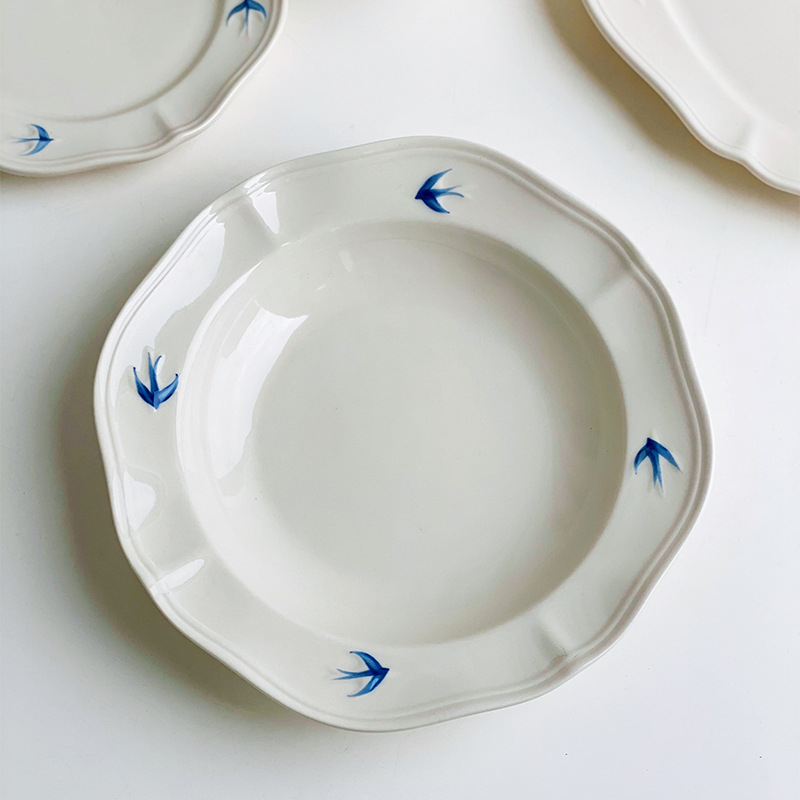 Πιάτο επιδορπίου από πορσελάνη, υπό γλάρωση χρωμάτων, χειροποίητο ζωγραφισμένο, ακανόνιστο σχήμα, κατάλληλο για φούρνο μικροκυμάτων