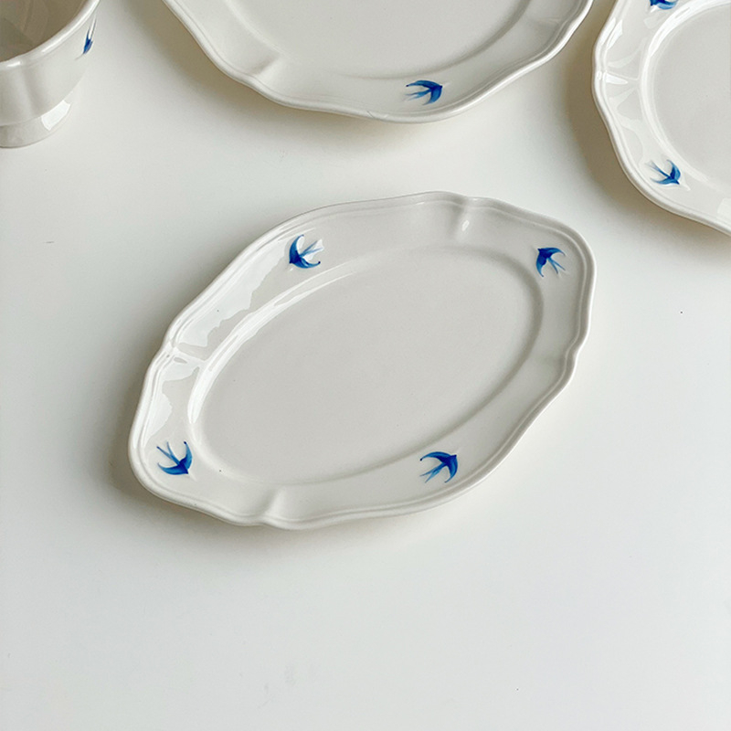 Πιάτο επιδορπίου από πορσελάνη, υπό γλάρωση χρωμάτων, χειροποίητο ζωγραφισμένο, ακανόνιστο σχήμα, κατάλληλο για φούρνο μικροκυμάτων