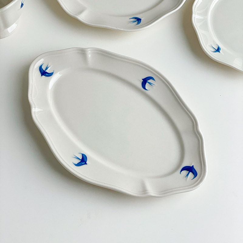 Πιάτο επιδορπίου από πορσελάνη, υπό γλάρωση χρωμάτων, χειροποίητο ζωγραφισμένο, ακανόνιστο σχήμα, κατάλληλο για φούρνο μικροκυμάτων