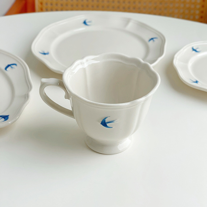 Πιάτο επιδορπίου από πορσελάνη, υπό γλάρωση χρωμάτων, χειροποίητο ζωγραφισμένο, ακανόνιστο σχήμα, κατάλληλο για φούρνο μικροκυμάτων