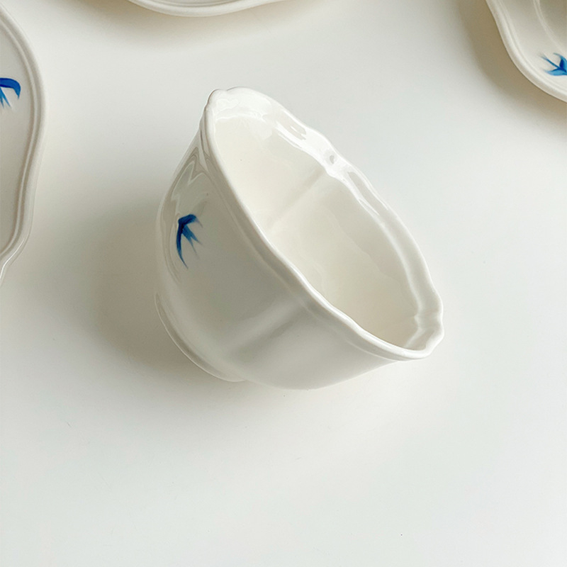 Πιάτο επιδορπίου από πορσελάνη, υπό γλάρωση χρωμάτων, χειροποίητο ζωγραφισμένο, ακανόνιστο σχήμα, κατάλληλο για φούρνο μικροκυμάτων