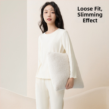 Sieviešu pidžāmas komplekts rudens–ziemas sezonai ar fleece oderi, bieza auduma, apaļš kakls, garas piedurknes; var valkāt ārpus mājas.