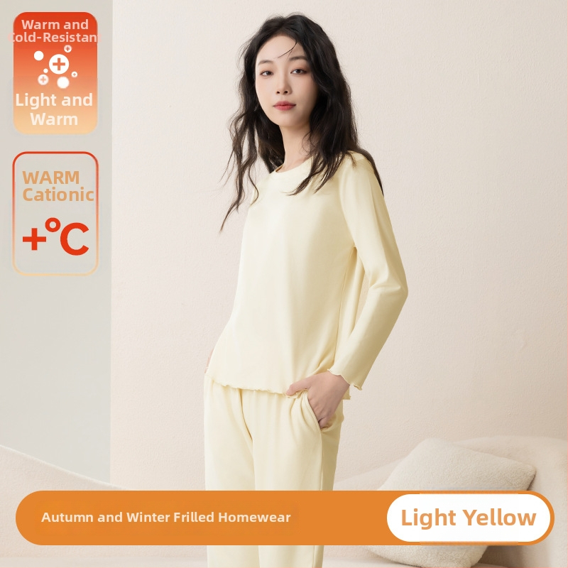 Sieviešu pidžāmas komplekts rudens–ziemas sezonai ar fleece oderi, bieza auduma, apaļš kakls, garas piedurknes; var valkāt ārpus mājas.