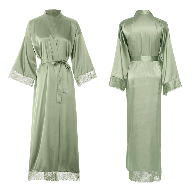 Sieviešu garais halāts ar mežģīnēm no imitācijas zīda; poliesters 90–95%; ultra plāns 81–100 g/m2; V kakla izgriezums; 7/8 piedurknēm