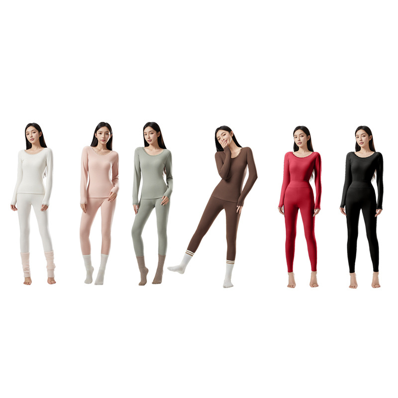 Moteriškas akrilo terminis komplektas su antibakteriniu poveikiu; šiluma storas 201-250 g/m2 su veluro pamušalu; viršus megztinis su ilgomis rankovėmis; apačia kelnes; pagrindinis pluošto kiekis 30-50%.