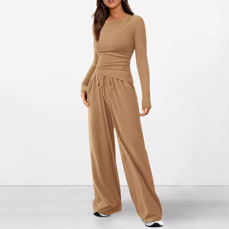 Kasdienis dviejų dalių kostiumas: asimetrinis viršus su ilgomis rankovėmis ir platėjančios kelnės iš poliesterio