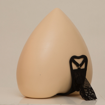 Férfi láthatatlan C-alakú alsónemű csipkével, átlátszó U-alakú zsebbel, poliészter 90–95%, csomagolás zacskóban, márka Independence, 2025 tavasz