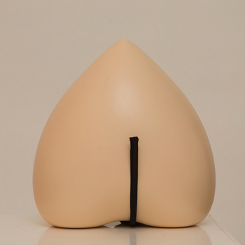 Férfi láthatatlan C-alakú alsónemű csipkével, átlátszó U-alakú zsebbel, poliészter 90–95%, csomagolás zacskóban, márka Independence, 2025 tavasz