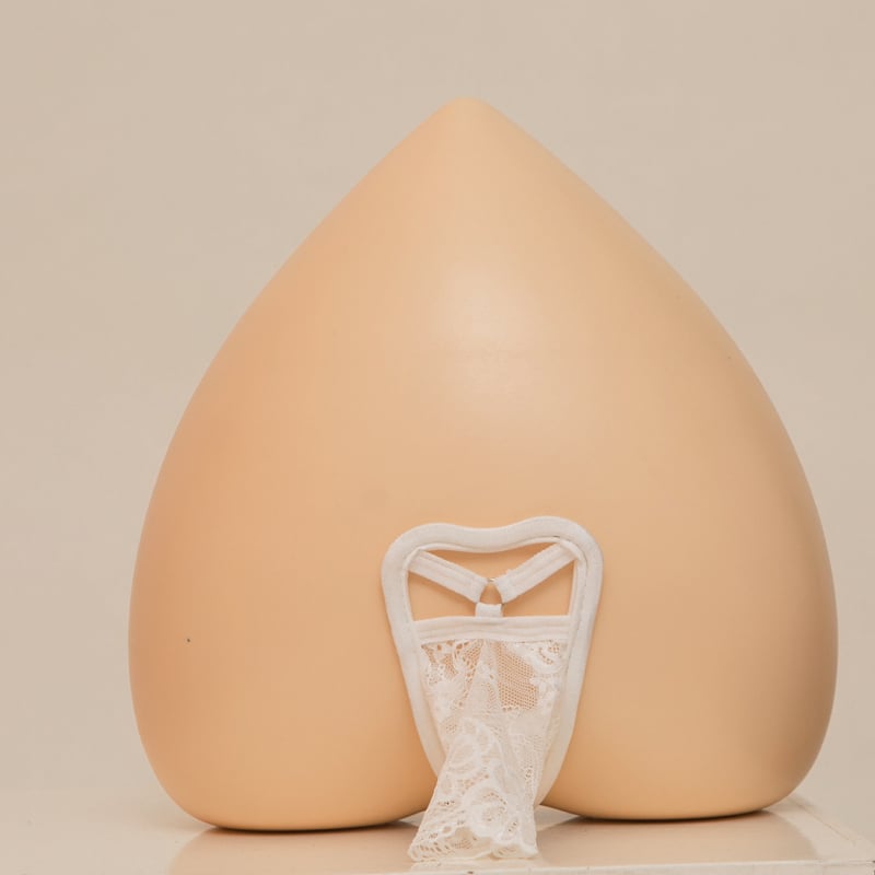 Férfi láthatatlan C-alakú alsónemű csipkével, átlátszó U-alakú zsebbel, poliészter 90–95%, csomagolás zacskóban, márka Independence, 2025 tavasz