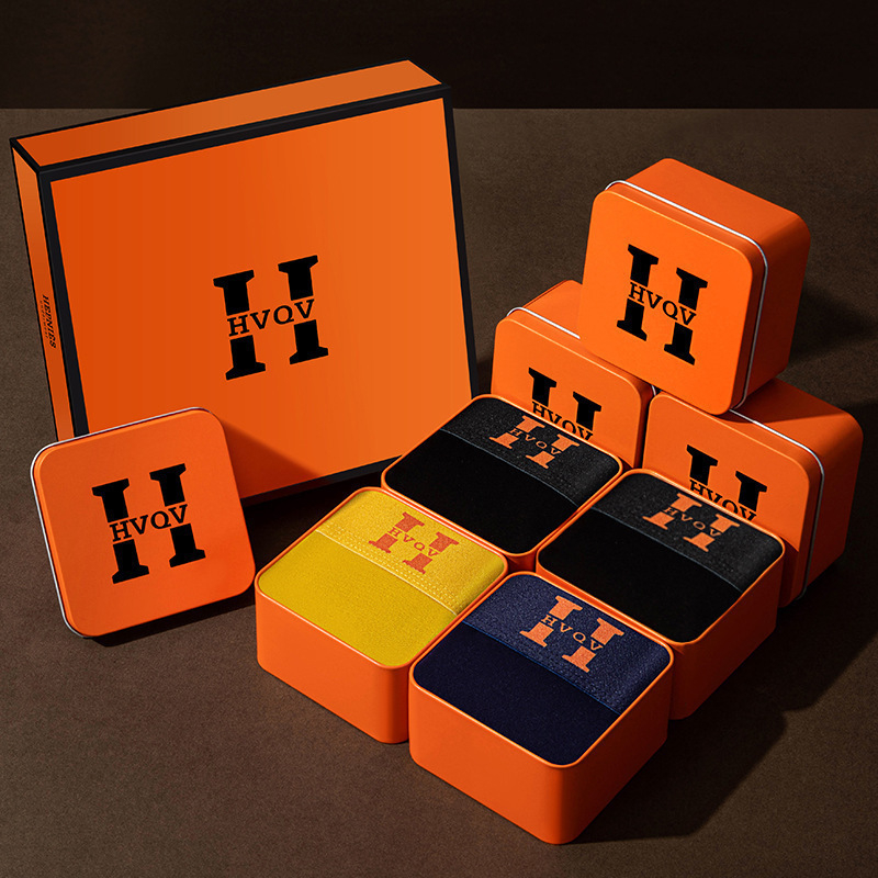 Vyrų medvilniniai bokseriai, megzti, vidutinio juosmens dydžio, vienspalviai; pagrindinis audinys 95–100% medvilnė, kirkšnies įdėklas 30–50% medvilnė