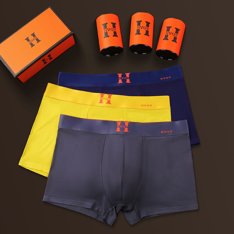 Vyrų medvilniniai bokseriai, megzti, vidutinio juosmens dydžio, vienspalviai; pagrindinis audinys 95–100% medvilnė, kirkšnies įdėklas 30–50% medvilnė