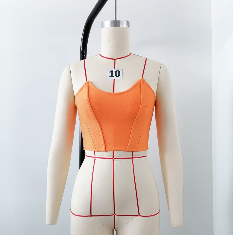 Bez piedurknēm tops ar fishbone dizainu, šaurs piegriezums, īss garums, poliesters ar spandeksu