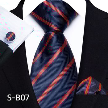 Modern, 8 cm-es férfi nyakkendőből, zsebkendőből és mandzsettagombokból álló szett poliészterből, paisley motívummal (három darabos szett).