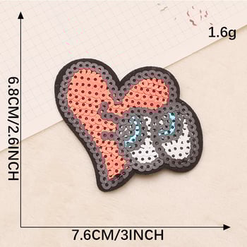 2 tk litritega tikitud embleeme kõrgetele kontsadele, huulepulkadele, kottidele ja aksessuaaridele; piiriülene tarne; arvutiga tikitud sildid; tikitud riidest embleeme