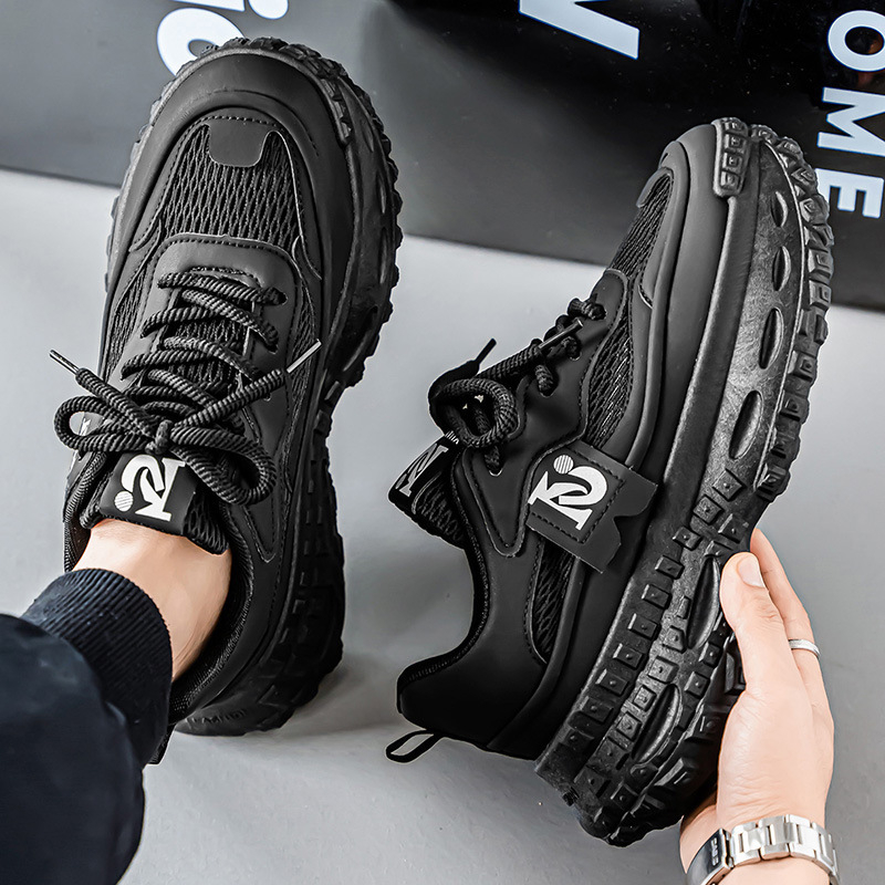 Muške casual tenisice u stilu dad shoes — gornji dio PU+mesh, gumena potplat injekcijski oblikovan, vezanje naprijed, nizak profil, prozračna unutrašnjost