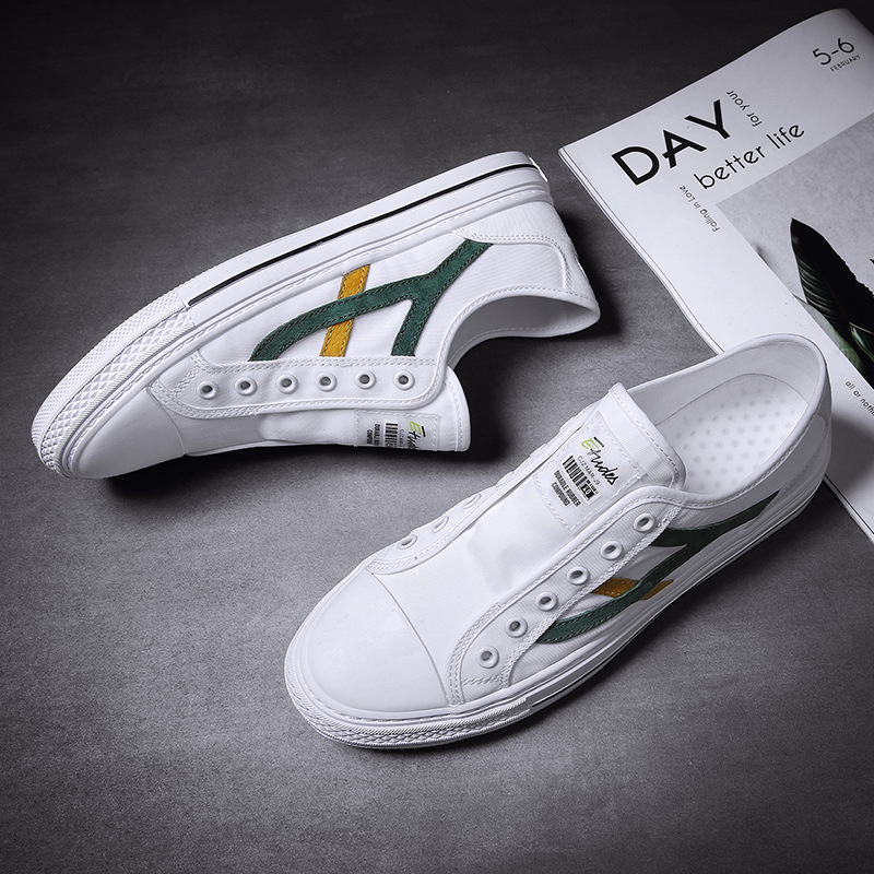 Muške slip-on tenisice s prugastim gornjim dijelom, platneni gornji dio, zaobljeni vrh, niska peta 1–3 cm, gumena potplata, prozračnost
