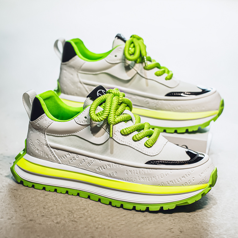 Férfiaknak szóló sportcipő, magasságot növelő vastag talppal, felső része műbőr, EVA belső talp, gumitalp, alacsony felső rész