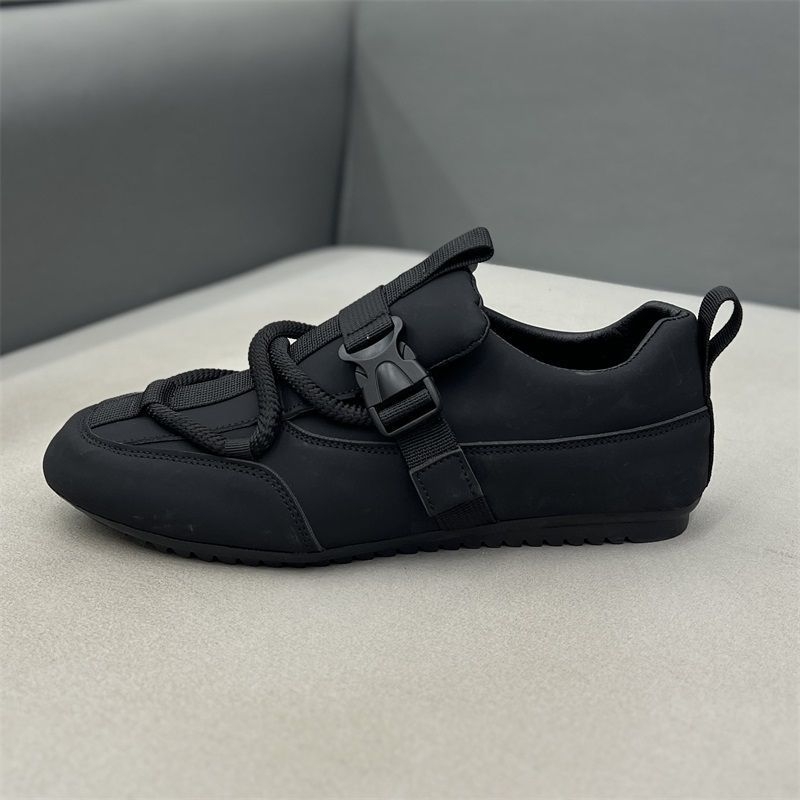 Pantofi pentru drumeții pe malul râului - partea superioară din piele microfibră, căptușeală din blană de iepure, talpă din material compozit, închidere cu șireturi, toc mic 1-3 cm