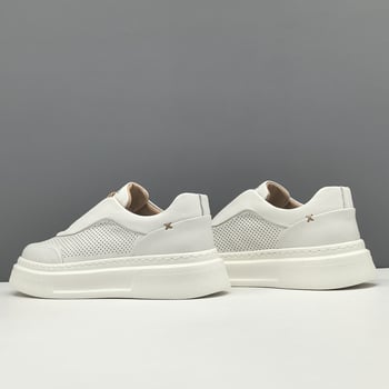 Férfi mindennapi tornacipő, első réteg marhabőrből, lélegző gumítalp, fűzőzárás, kerek orr, 3–5 cm sarok