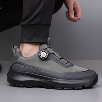 Férfi sportos-casual cipő, légáteresztő hálóval, magasságot növelő vastag talppal, TPU + vízálló szövet felsőrész, gumis hab talp, forgócsat zárás.