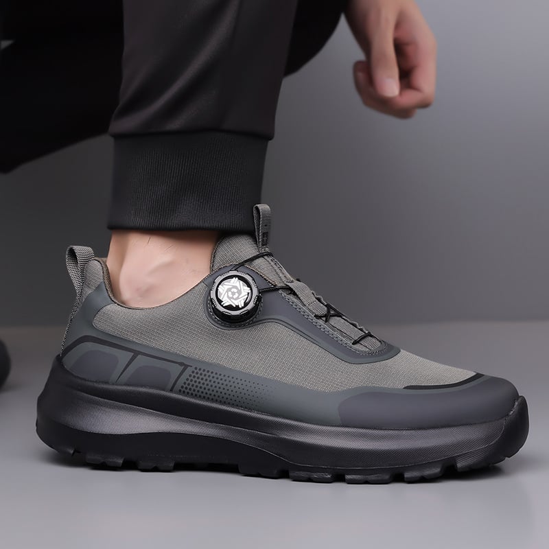 Férfi sportos-casual cipő, légáteresztő hálóval, magasságot növelő vastag talppal, TPU + vízálló szövet felsőrész, gumis hab talp, forgócsat zárás.