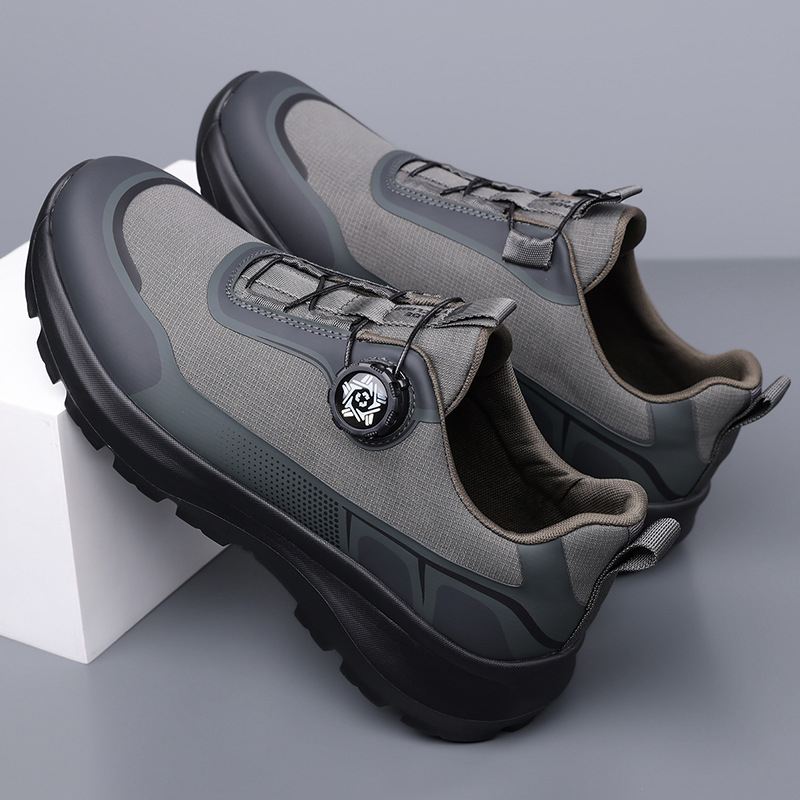 Férfi sportos-casual cipő, légáteresztő hálóval, magasságot növelő vastag talppal, TPU + vízálló szövet felsőrész, gumis hab talp, forgócsat zárás.