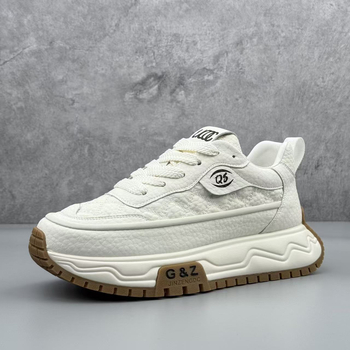 Férfi sportos-casual cipő bőr felsőrésszel, gumírozott külső talppal, fűzős zárással, vastag magasságot növelő talppal, hálós belsővel