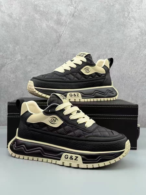 Férfi sportos-casual cipő bőr felsőrésszel, gumírozott külső talppal, fűzős zárással, vastag magasságot növelő talppal, hálós belsővel