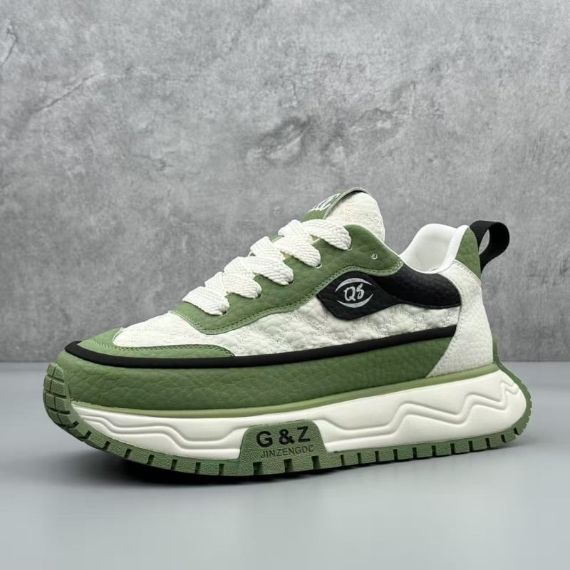 Férfi sportos-casual cipő bőr felsőrésszel, gumírozott külső talppal, fűzős zárással, vastag magasságot növelő talppal, hálós belsővel