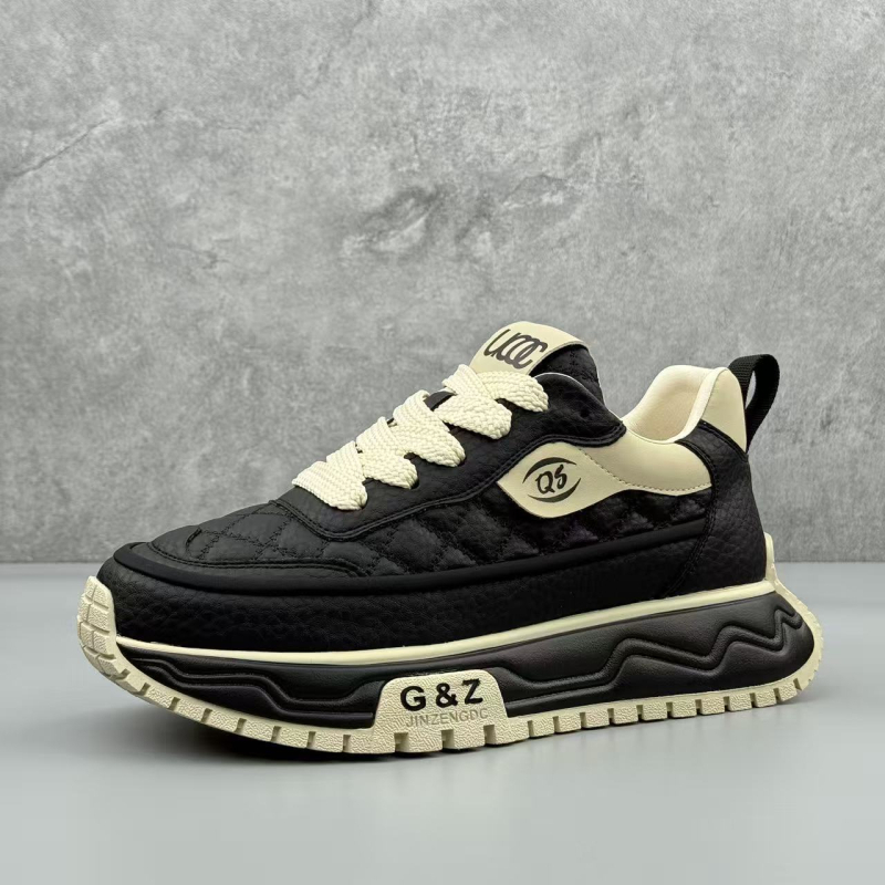 Férfi sportos-casual cipő bőr felsőrésszel, gumírozott külső talppal, fűzős zárással, vastag magasságot növelő talppal, hálós belsővel