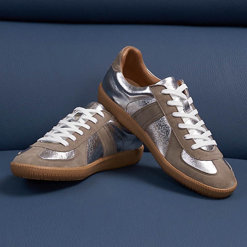 Férfi bőrből készült hétköznapi sportcipő, alacsony profilú, gumírozott talp, belső talp természetes bőrből, báránybőr bélés