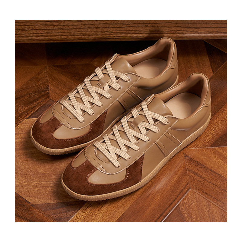 Férfi bőrből készült hétköznapi sportcipő, alacsony profilú, gumírozott talp, belső talp természetes bőrből, báránybőr bélés