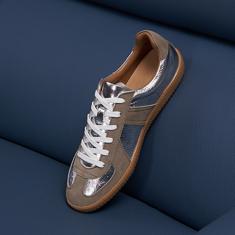 Férfi bőrből készült hétköznapi sportcipő, alacsony profilú, gumírozott talp, belső talp természetes bőrből, báránybőr bélés