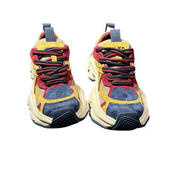 Loaferek több anyagból készült felsőrész, hegyes orr, fűzővel záródó, gumírozott talp, magas nyílás (>11 cm)