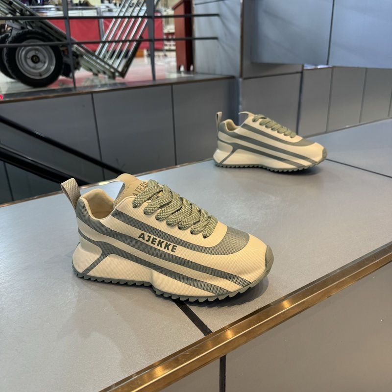 Férfi loaferek – légáteresztő hálófelső, fűzőzárás, hegyes orr, gumitalp, könnyű