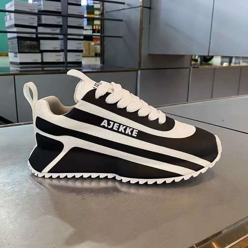 Férfi loaferek – légáteresztő hálófelső, fűzőzárás, hegyes orr, gumitalp, könnyű