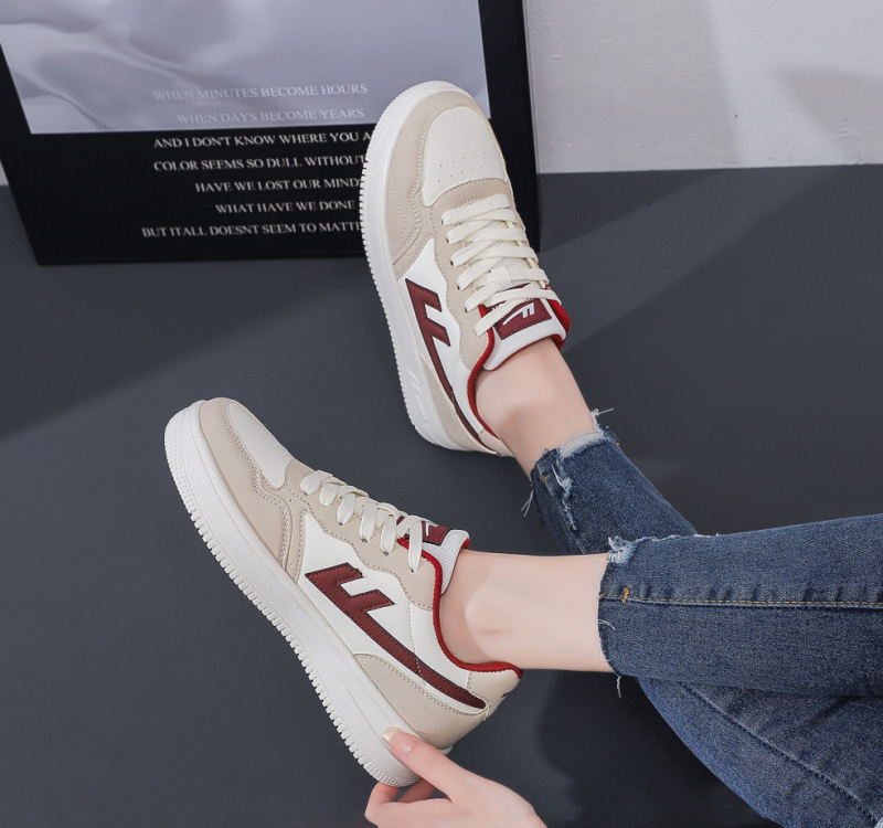 Unisex sportske casual tenisice - ultralagane EVA potplata; prozračna mrežasta unutarnjost; vezanje šnurkama; gornji dio od materijala Super Fiber; pogodne za sve sezone.