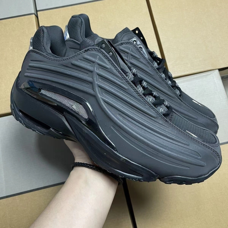 Cipele za trčanje, gornji dio od prave kože, ulošak od lažne kože, gumena potplata, vezanje, visina peta 3–5 cm