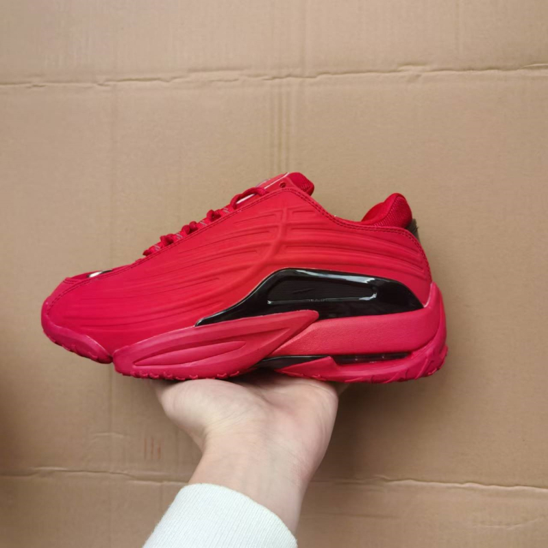 Cipele za trčanje, gornji dio od prave kože, ulošak od lažne kože, gumena potplata, vezanje, visina peta 3–5 cm