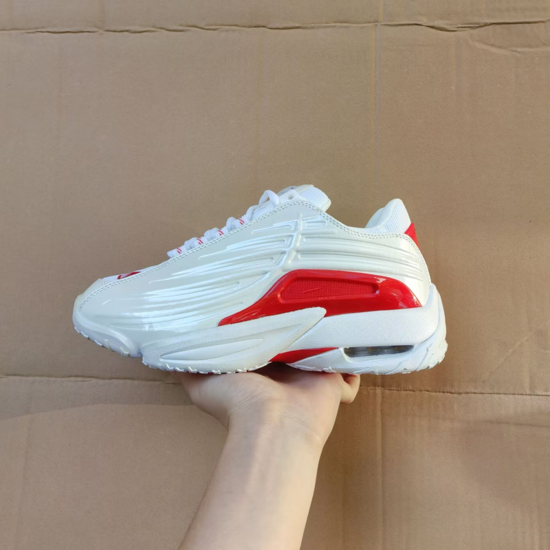 Cipele za trčanje, gornji dio od prave kože, ulošak od lažne kože, gumena potplata, vezanje, visina peta 3–5 cm