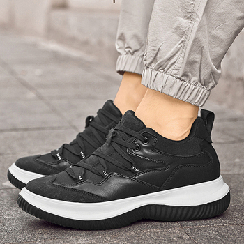 Muške sportsko-casual tenisice s debelom potplatom za povećanje visine 6–8 cm, gornji dio od kože krave, potplat od gumoplastike, vezanje šnirkama, okrugli vrh