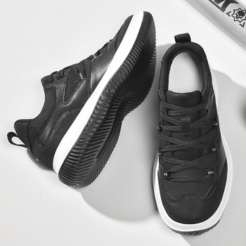 Muške sportsko-casual tenisice s debelom potplatom za povećanje visine 6–8 cm, gornji dio od kože krave, potplat od gumoplastike, vezanje šnirkama, okrugli vrh