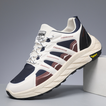 Muške sportske casual tenisice s gornjim PU+mrežastim dijelom, prozračne; vezanje šavom; đon od plastike injekcijskim oblikovanjem; visina potpetice 3–5 cm