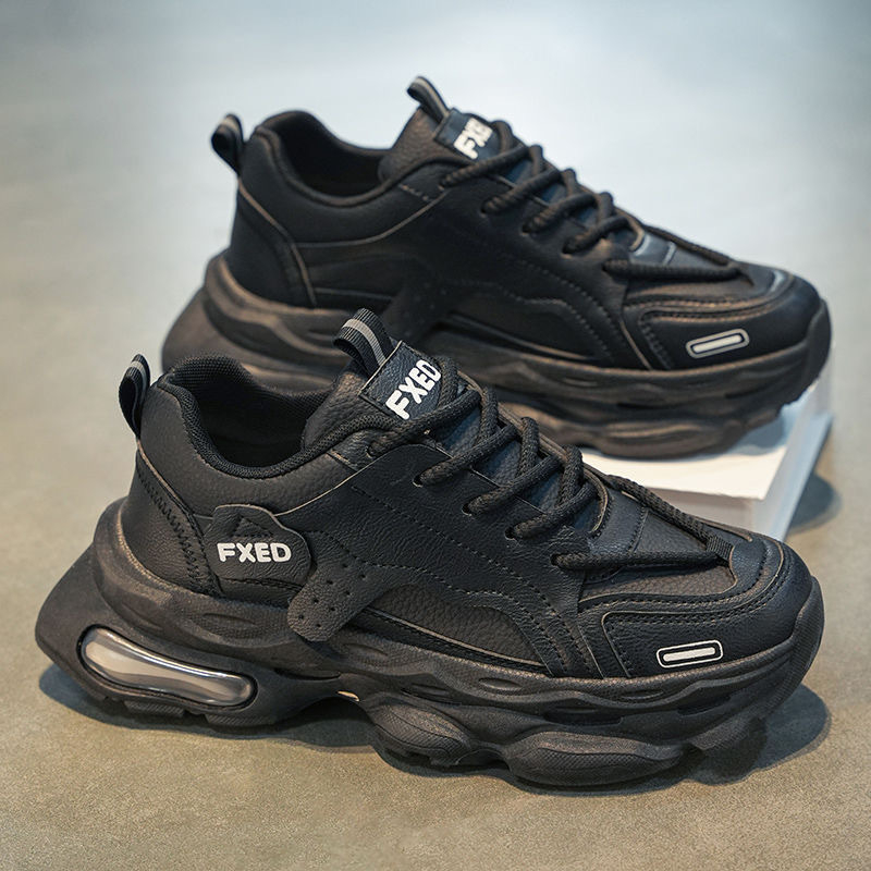 Muške tenisice s debelim potplatom – PU gornji dio, gumeni đon, vezanje šnuralama, EVA ulošak, visina pete 3–5 cm